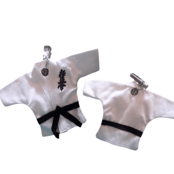 Kyokushin Karate Gi Keychain – Mini Uniform with Black Belt Design 2